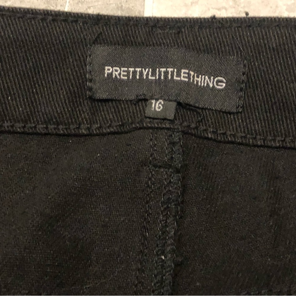 PrettyLittleThing Ripped Mom Jeans BNWT - Picture 6 of 9